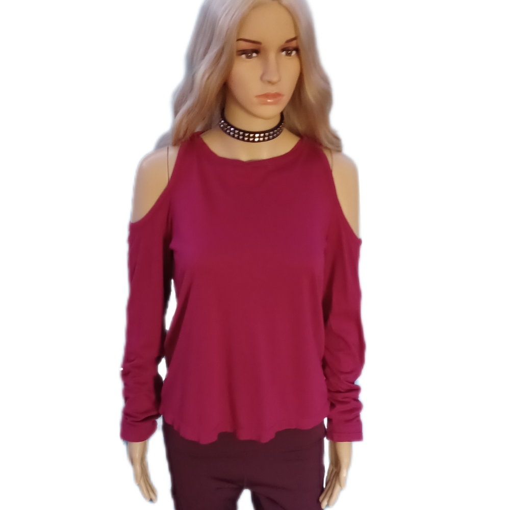 Chelsea Sky L cold shoulder t-shirt top